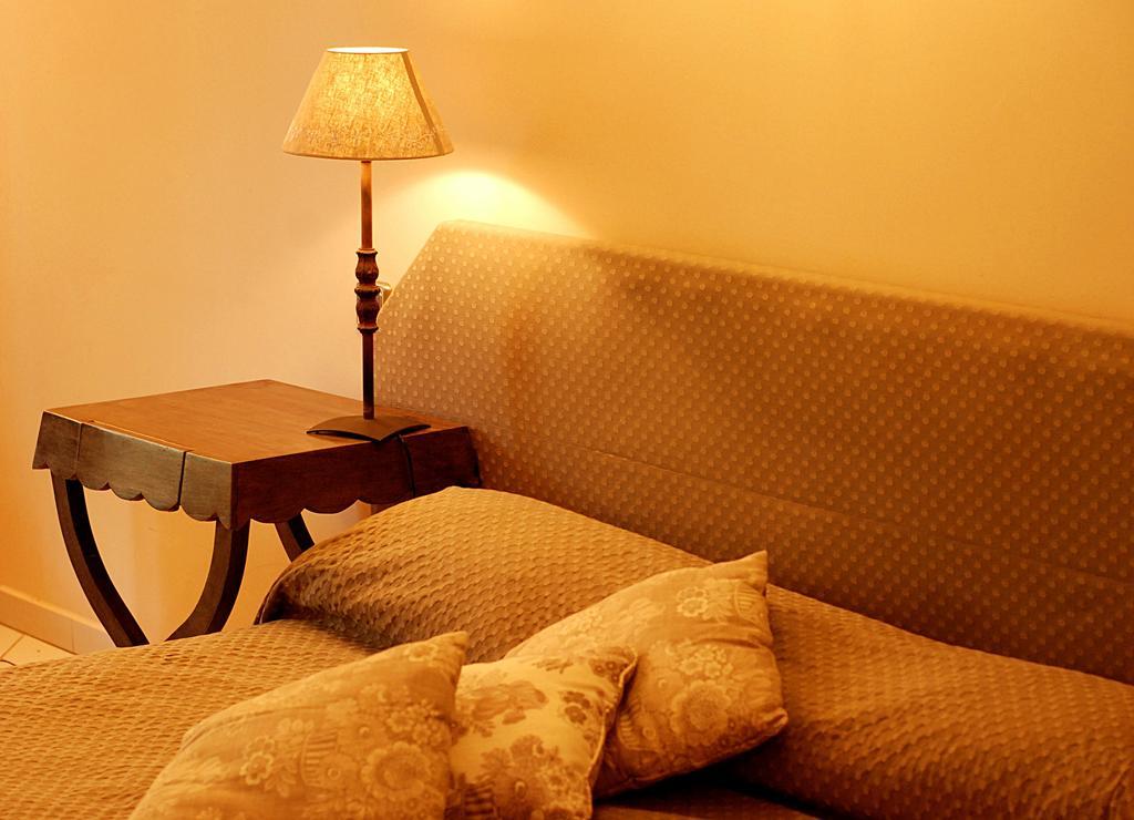 Hotel Les Mazets Des Roches Tarascon Zimmer foto