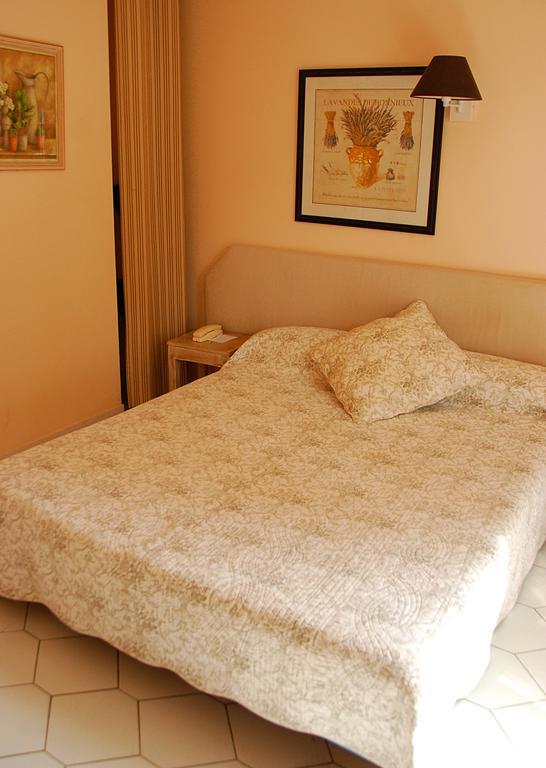 Hotel Les Mazets Des Roches Tarascon Zimmer foto