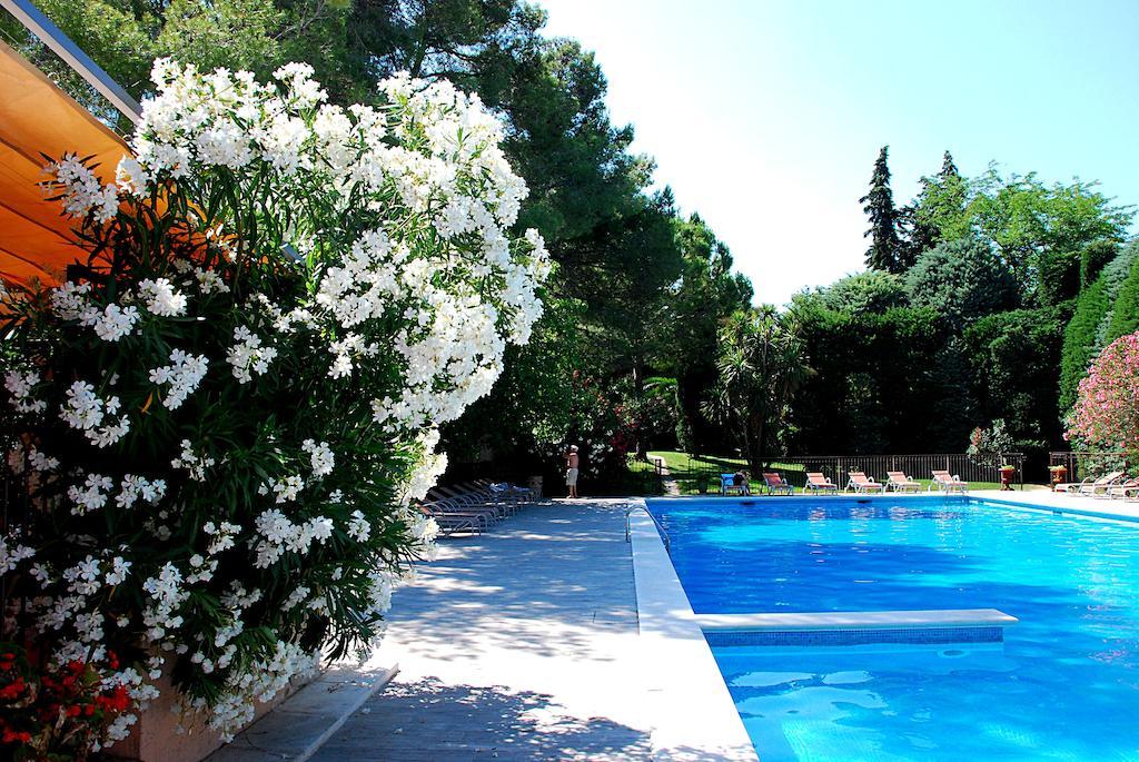 Hotel Les Mazets Des Roches Tarascon Exterior foto