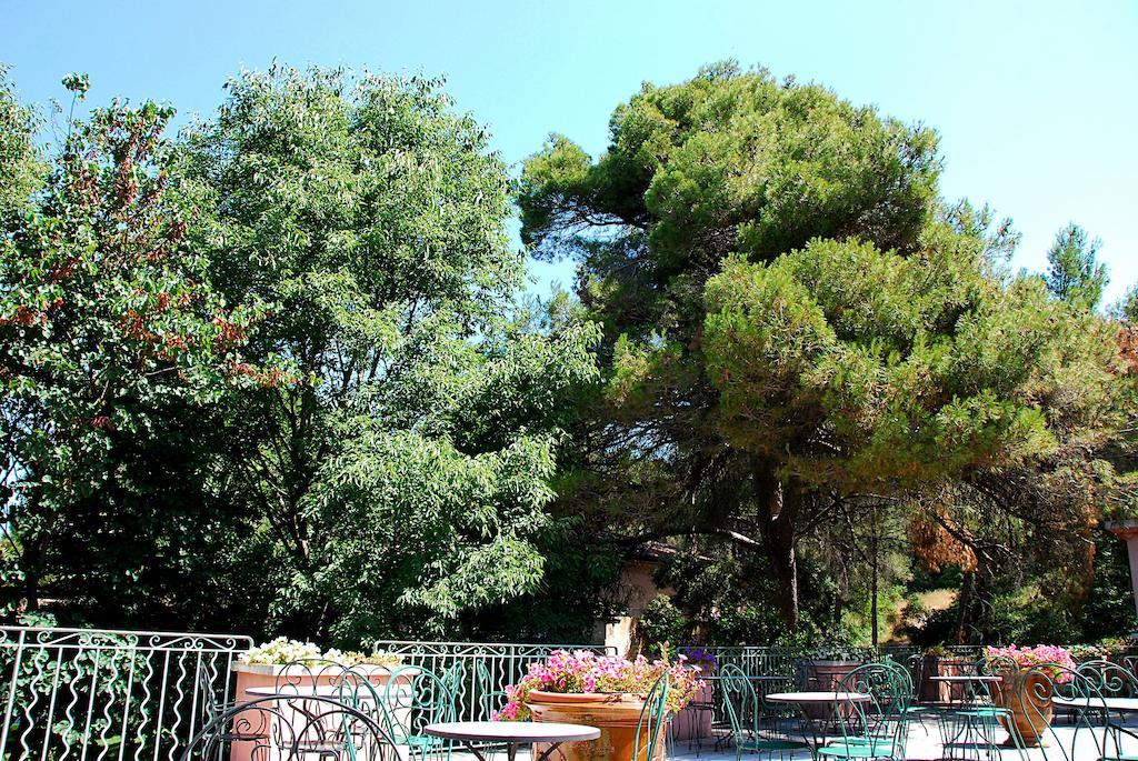 Hotel Les Mazets Des Roches Tarascon Exterior foto