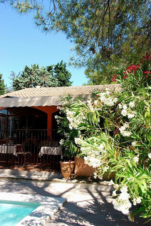 Hotel Les Mazets Des Roches Tarascon Exterior foto