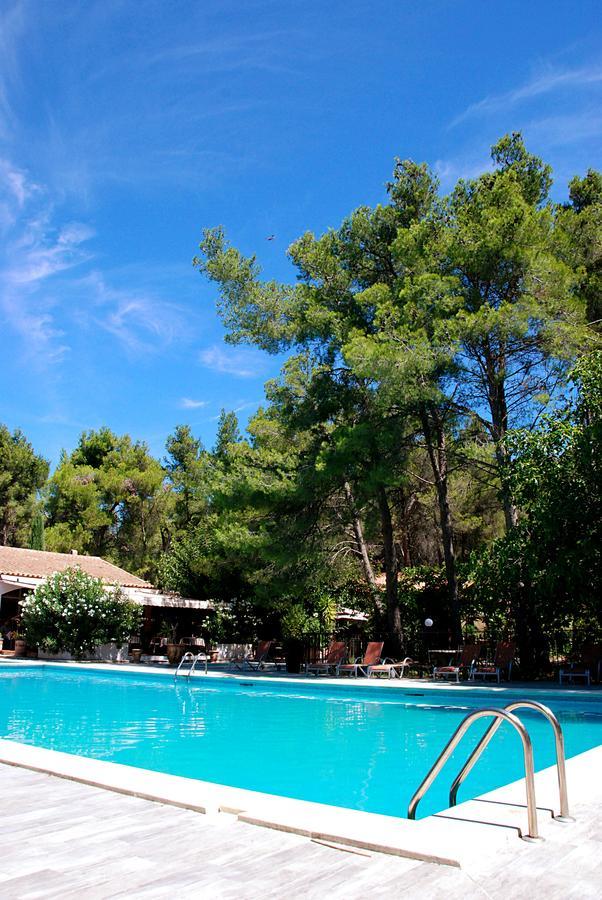 Hotel Les Mazets Des Roches Tarascon Exterior foto