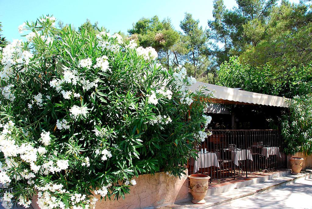 Hotel Les Mazets Des Roches Tarascon Exterior foto